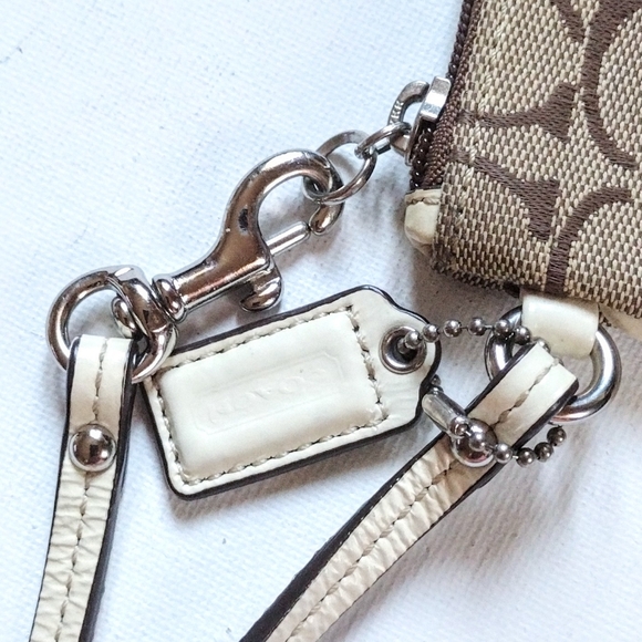 🤍 Vintage Coach Light Khaki Chalk White Signature Stripe Wristlet Y2K - Picture 4 of 7